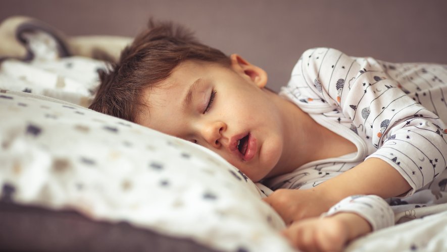 Enfants : un coucher tardif augmente-il le risque d’obésité ?