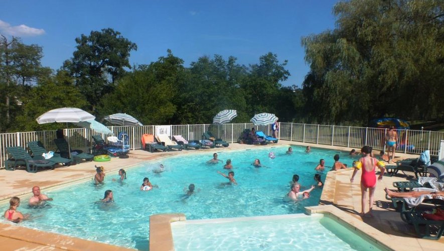 La piscine du camping de Roquelongue