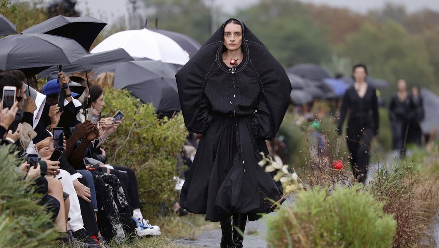 La collection "Marée Noire" présentée par Marine Serre pendant la Fashion Week de Paris en septembre 2019.