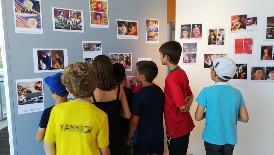 Les enfants de l’école Pierre- Alechinsky visitant l’exposition.