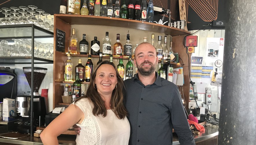 Aurélie et Guillaume Laengel ont la "banane". C’est cette bonne humeur qu’ils servent aux clients de leurs trois brasseries parisiennes (30 salariés).	
