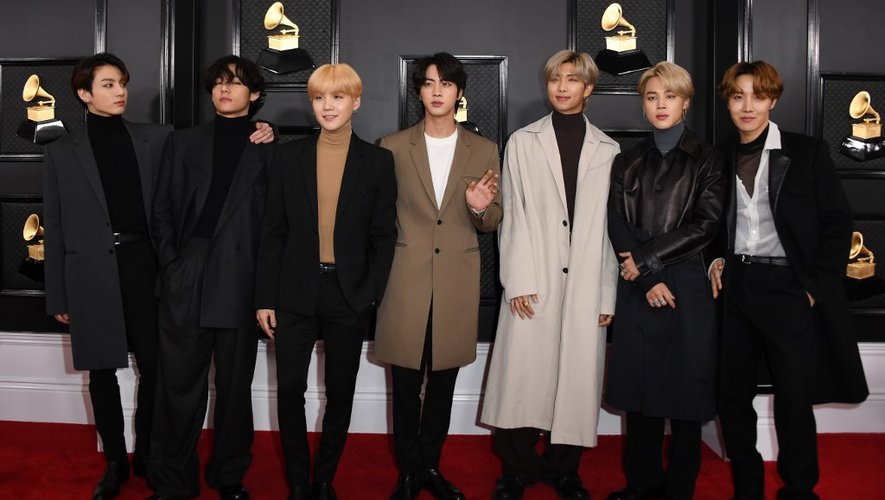 Le boys band coréen BTS à son arrivée lors de la 62ème édition des Grammy Awards, le 26 janvier 2020, à Los Angeles.