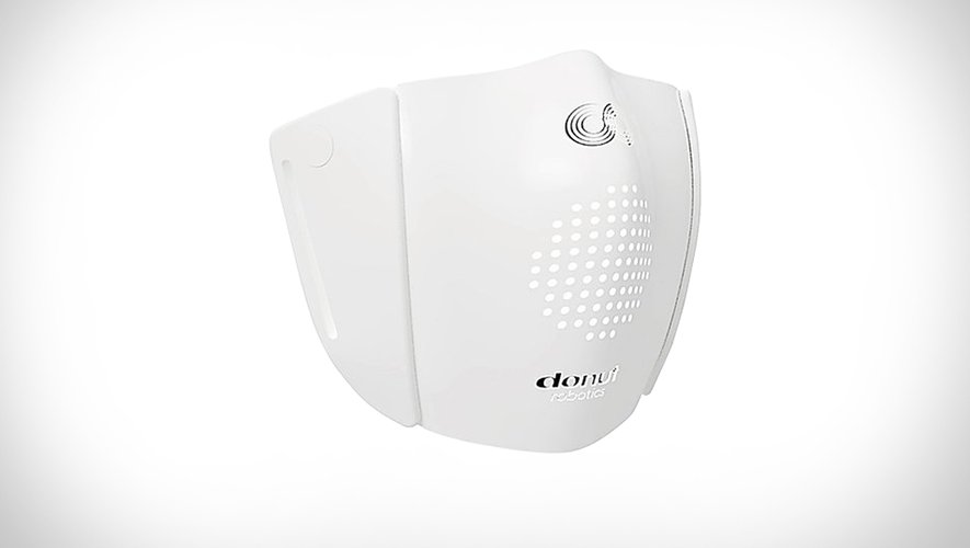 Baptisé "C-Mask", le dispositif est fabriqué en plastique blanc et en silicone. Il est également doté d'un microphone intégré qui se connecte au smartphone du porteur via Bluetooth.