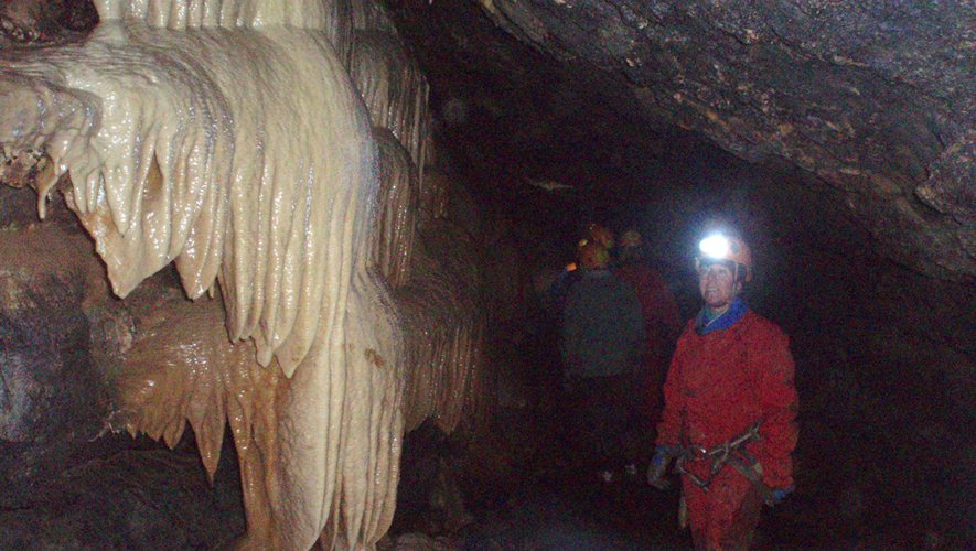 Les cavités de la grotte du Clos del Pous se laisse visiter en août.