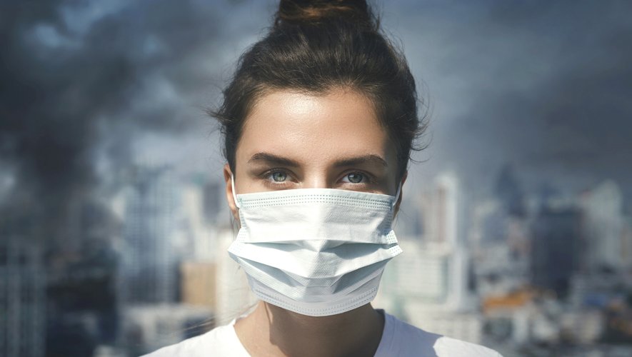 L'usage obligatoire du masque gagne rapidement du terrain dans les villes d'Europe face au coronavirus, notamment en France