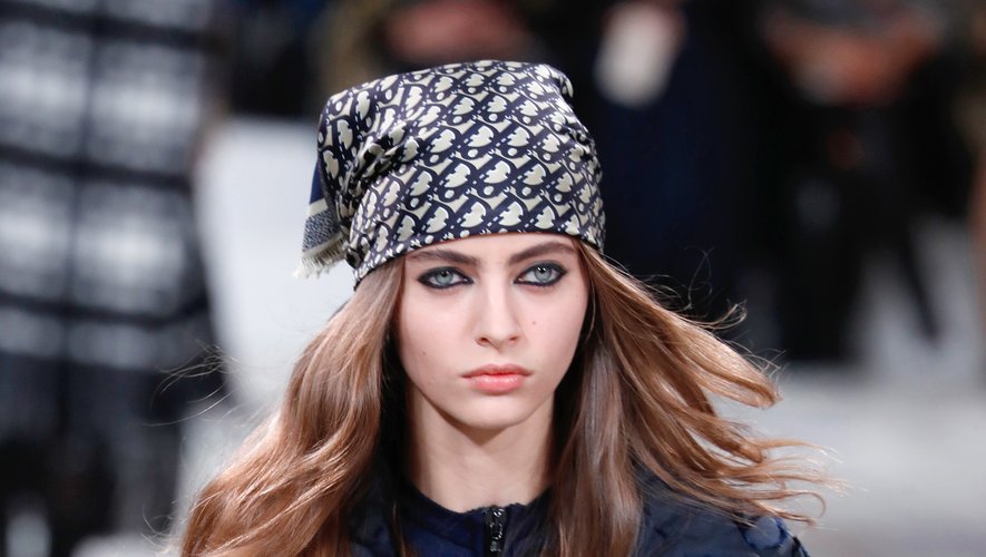 Les accessoires viendront dynamiser vos coiffures comme le montre la maison Dior avec ce bandana.