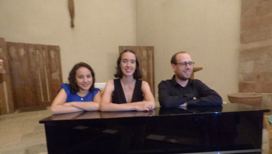 Maria ALEJANDRA JIMENEZ, violoniste - Sol MOLINA , violoncelliste et Jean-Sébastien BORSARELLO, musicien de l'orchestre du capitole à Toulouse les a accompagné au piano.