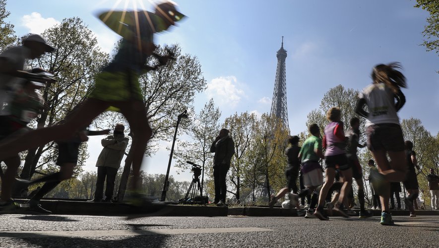Reporté à deux reprises, le marathon de Paris n'aura finalement pas lieu cette année en raison de la pandémie de coronavirus.