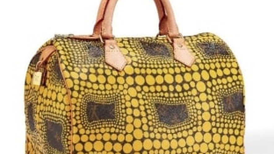 Un sac Louis Vuitton personnalisé par l'artiste japonaise Yayoi Kusama fera partie de cette vente aux enchères organisée par Bonhams.