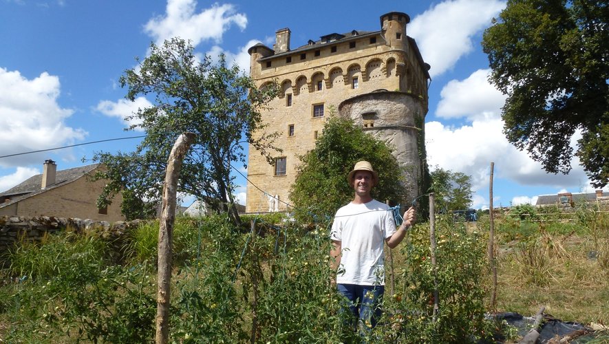 Etienne Dols cultive les jardins de la Tour de Masse en permaculture.