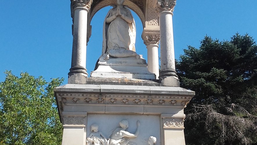 Le monument Talabot à Saint-Geniez-d'Olt.