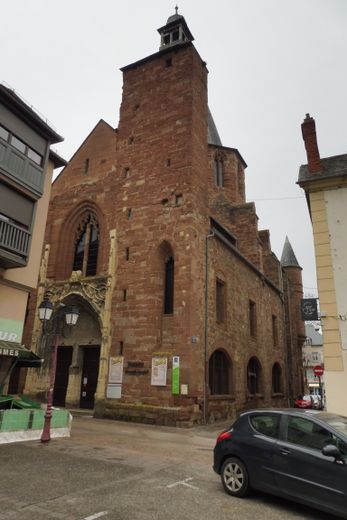 L’ancienne église Saint-Jean-Baptiste abrite les musées Vaylet et du Scaphandre.