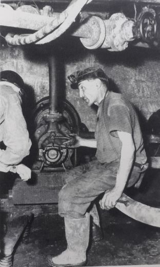 Elie Delagnes en 1955 à la station de pompage de la mine du Fraysse (Cransac). /Photo collec. Aspibd.