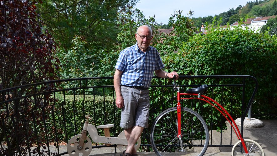 Les deux ancêtresde la bicyclette fabriquéspar André Galache.