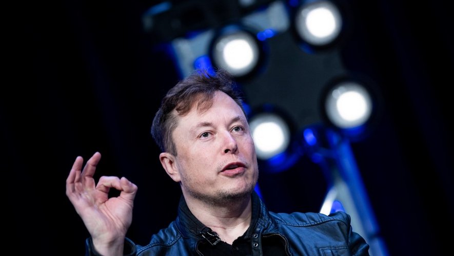 La start-up d'Elon Musk, Neuralink, a implanté une puce connectée dans le cerveau de ce cochon cobaye, un prototype en vue de fabriquer la version pour les humains qui redonnera la parole et la mobilité aux personnes paralysées