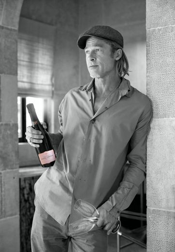 Brad Pitt dévoile son premier champagne rosé, Fleur de Miraval