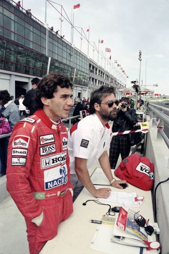 Plus de 26 ans après sa mort, Ayrton Senna demeure une icône pour beaucoup de passionnés de F1, sport qu'il a marqué par son charisme et sa personnalité hors norme.
