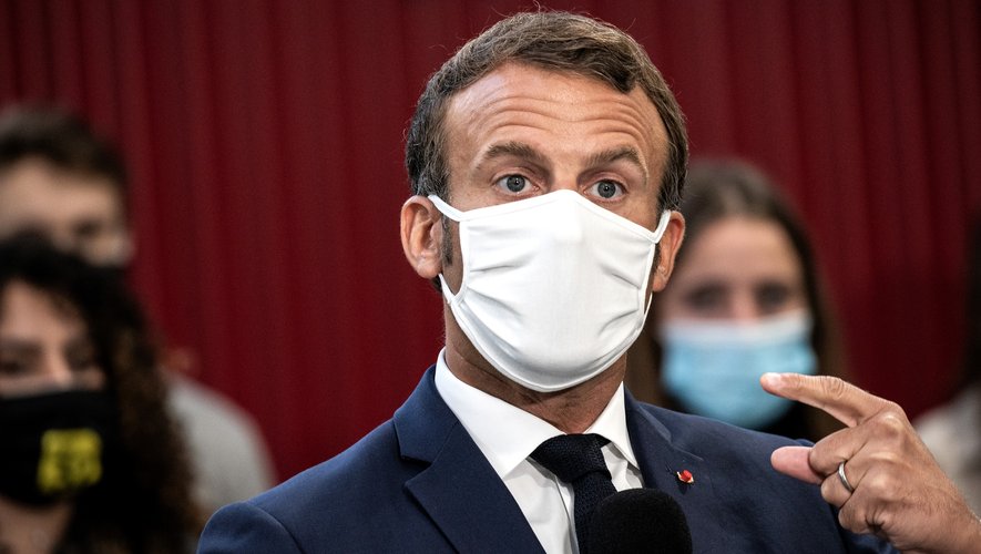 Le chef de l'Etat a précisé lors d'un déplacement en Auvergne que de nouvelles mesures de lutte contre le virus seraient examinées vendredi lors d'un conseil de défense sanitaire
