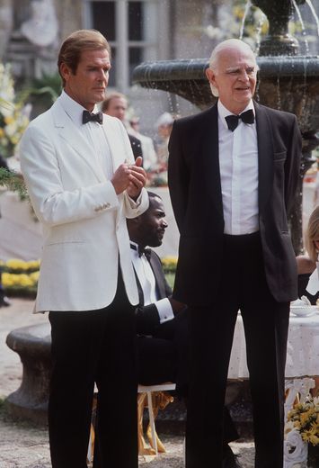 "Dangereusement vôtre" réalisé en 1985 par John Glen avec Roger Moore est le 14e opus de la saga "James Bond".