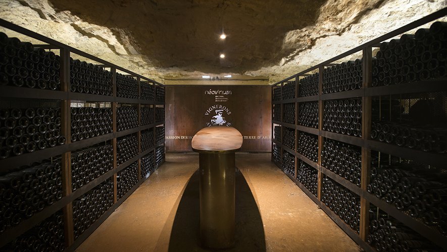 Les vignerons ardéchois ont enfoui 10.000 mètres dans la grotte de l'Aven d'Orgnac