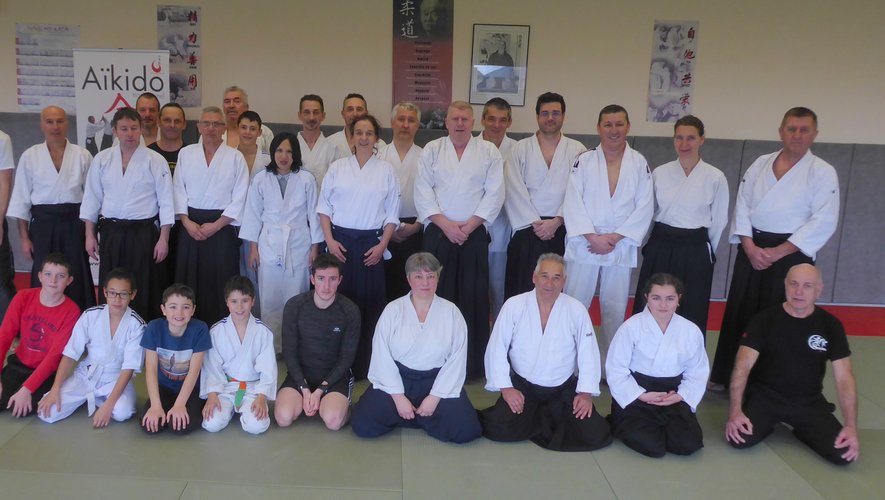 Sur notre photo, quelques licenciés du club d’aïkido de Luc-la-Primaube au dojo de Luc.