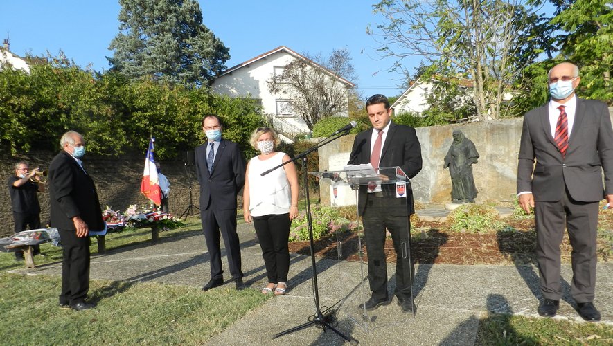 La cérémonie a débuté avec les interventions du maire et de l’ambassadeur de Bosnie. Elle a été clôturée par "Le chant des partisans", interprété par Daniel Alogues.