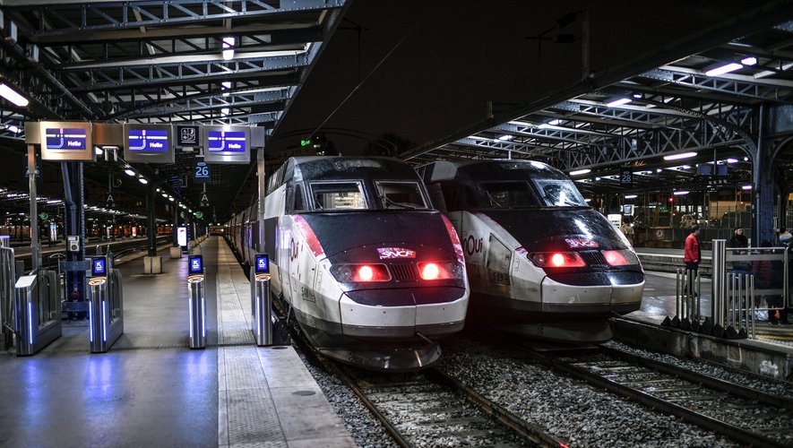La SNCF va se donner six mois pour réfléchir à une remise à plat de la tarification des TGV, souvent perçus comme trop chers par les voyageurs