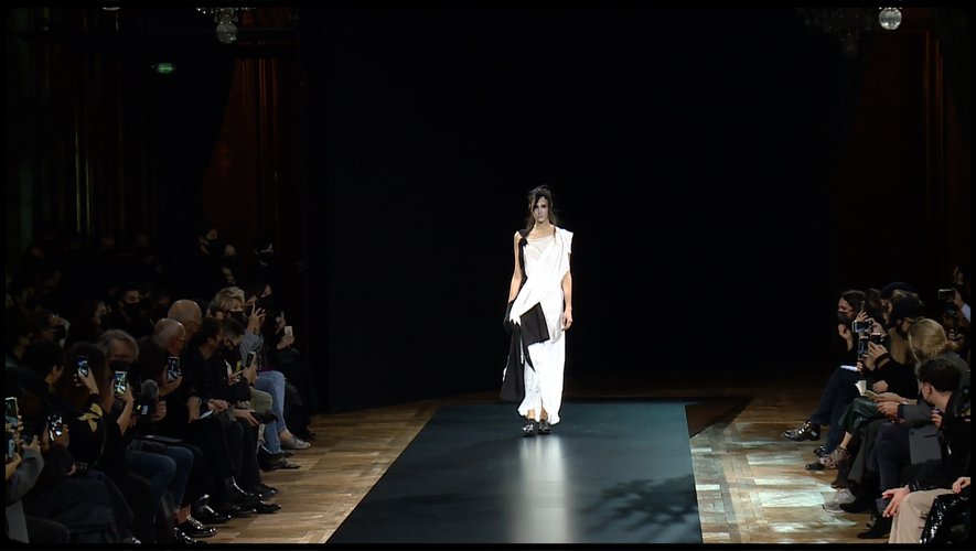 Paris Modes Insider revient sur les collections printemps-été 2021 présentées dans le cadre de la Fashion Week de Paris.