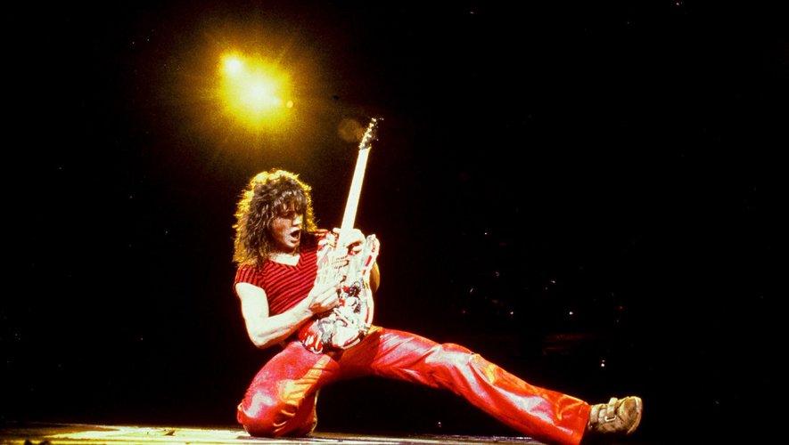 Eddie Van Halen est mort mardi à l'âge de 65 ans après "un long combat" contre le cancer