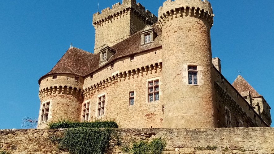 Le château de Castelnau de Bretenoux.