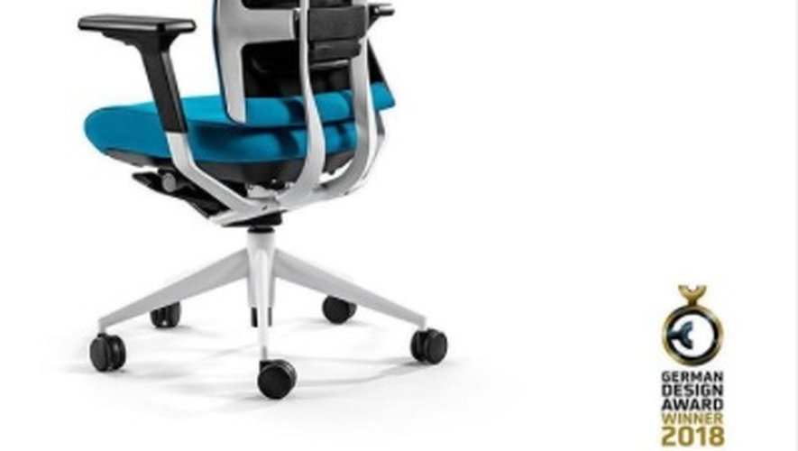 La chaise TNK Flex accompagne tous nos mouvements quand on travaille
