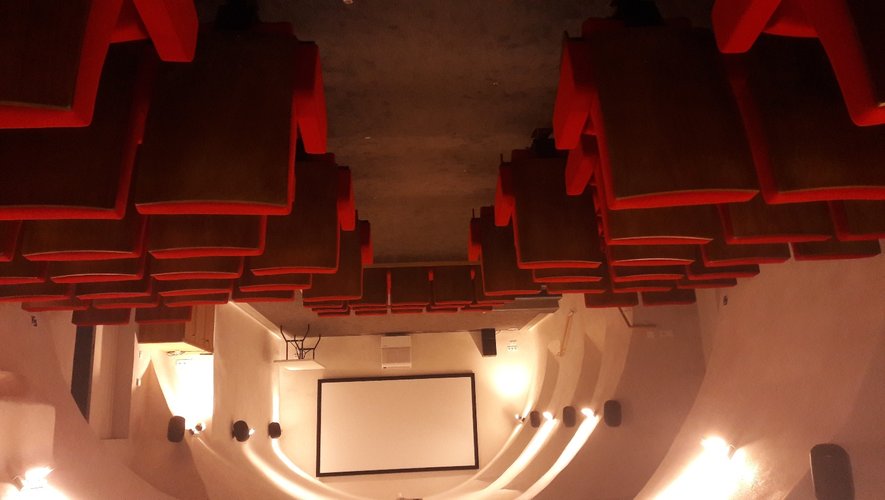 Habitués aux chaises de la salle des fêtes, les Salles-Curanais vont pouvoir apprécier le confort de la salle de cinéma.