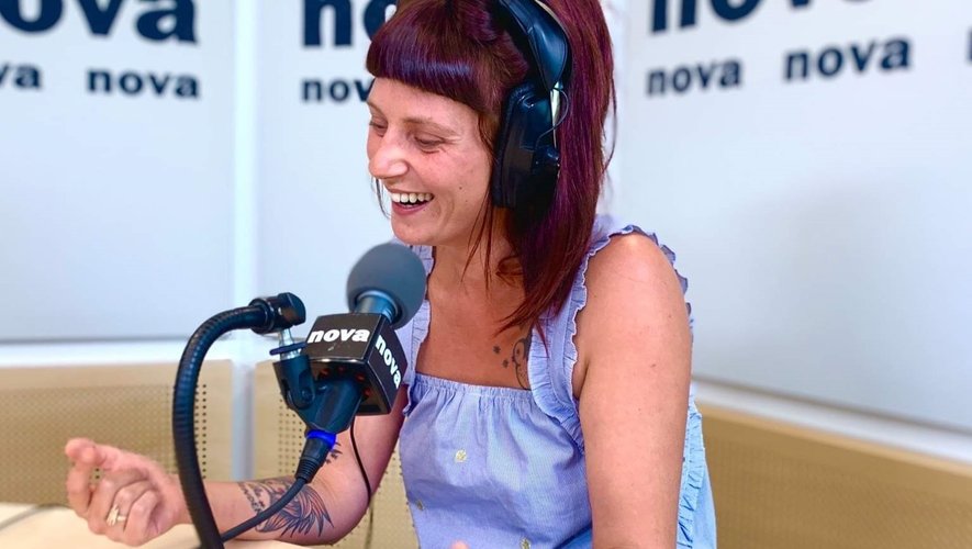 Jeanne Lacaille anime plusieurs émissions sur Radio Nova, dont Nova Lova en direct du lundi au vendredi, de 13 heures à 17 heures. 