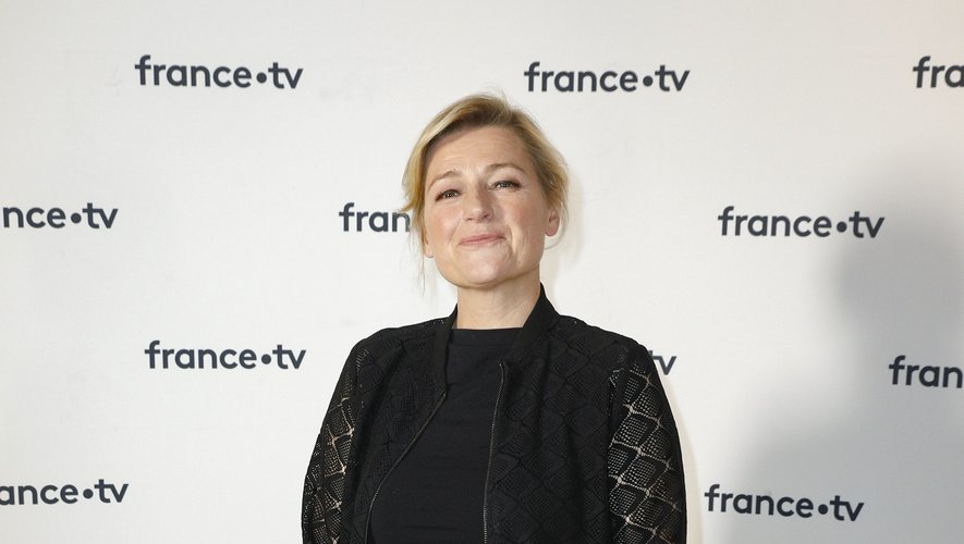 Retrouvez l’animatrice de "C à vous", Anne-Elisabeth Lemoine, entourés d'autres chroniqueurs, notamment Patrick Cohen dans "6 à la maison", à partir du 21 octobre 2020 sur France 2.
