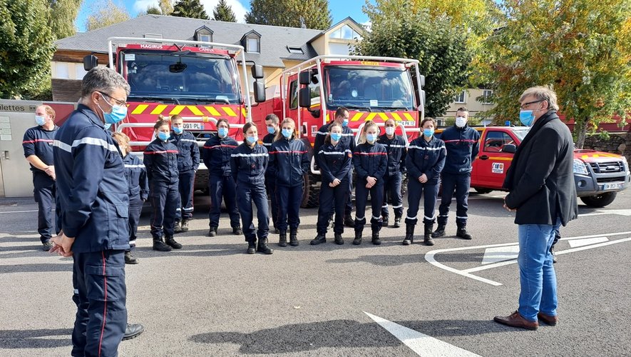 Le Maire félicite les jeunes sapeurs pompiers volontaires pour leur implication