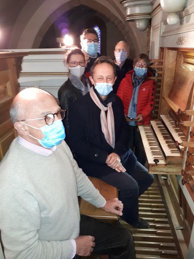 Les stagiaires organistes découvrent l'orgue paroissial