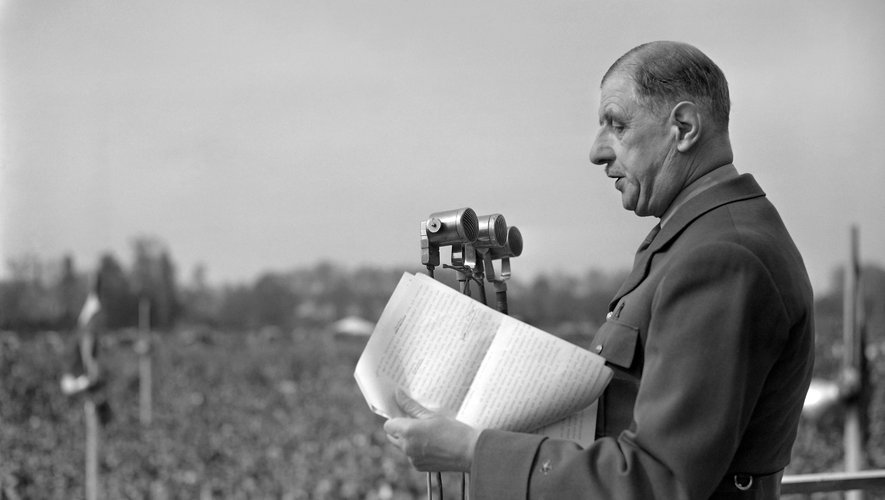 Le fondateur et président du Rassemblement pour le peuple français (RPF) prononce un discours le 1er mai 1951 à Paris au Parc de Bagatelle