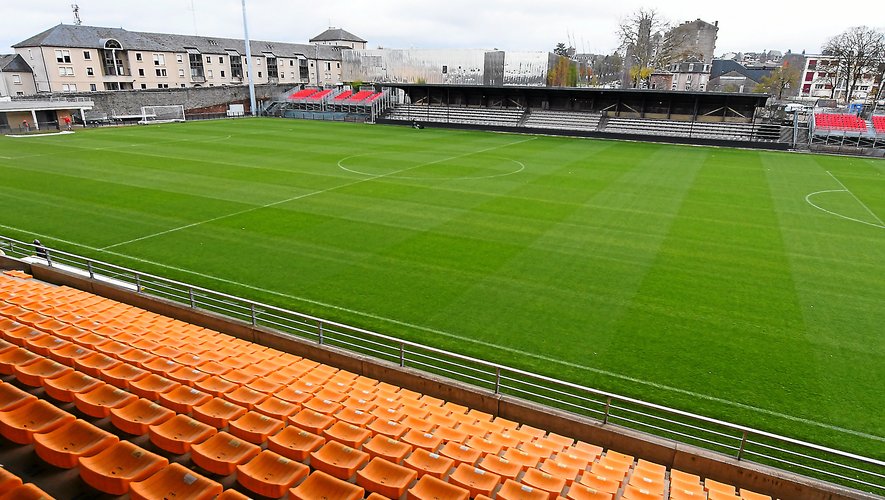 Stade Rodez Rodez Aveyron football : la pelouse de Paul-Lignon parmi les meilleures ...