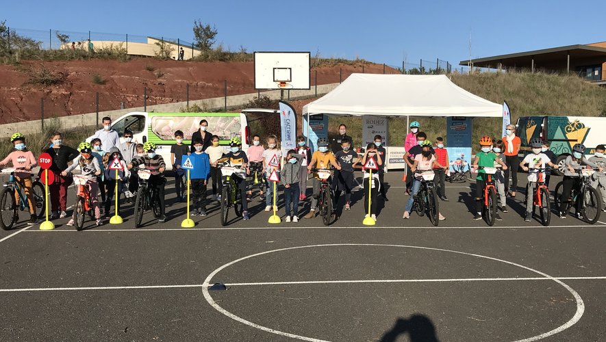 Les enfants de l’école Saint-Viateur ont participé à la première journée de Savoir rouler à vélo.