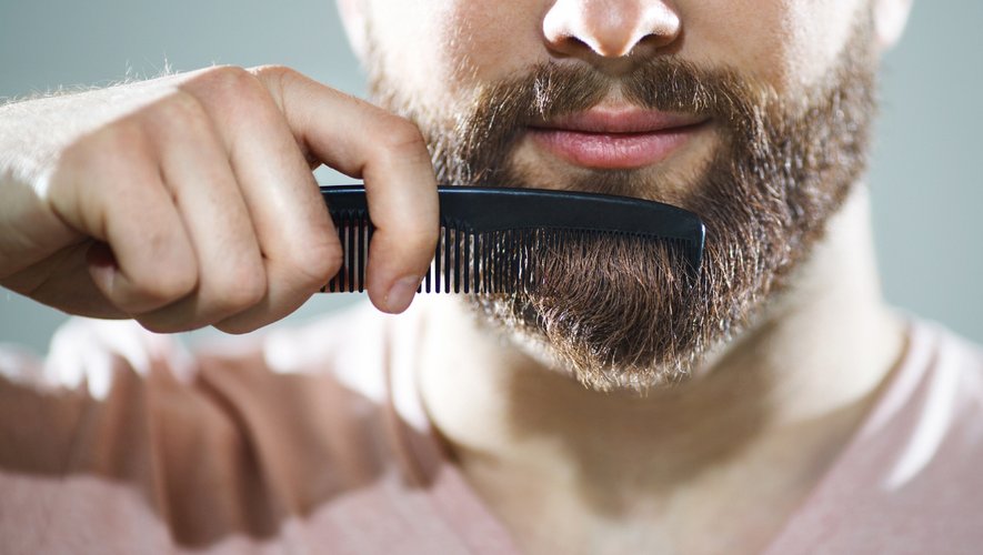 Contrairement à ce que l'on pourrait penser, une tondeuse ou un rasoir ne suffisent pas forcément à entretenir sa barbe avec précision. Un peigne est également indispensable.