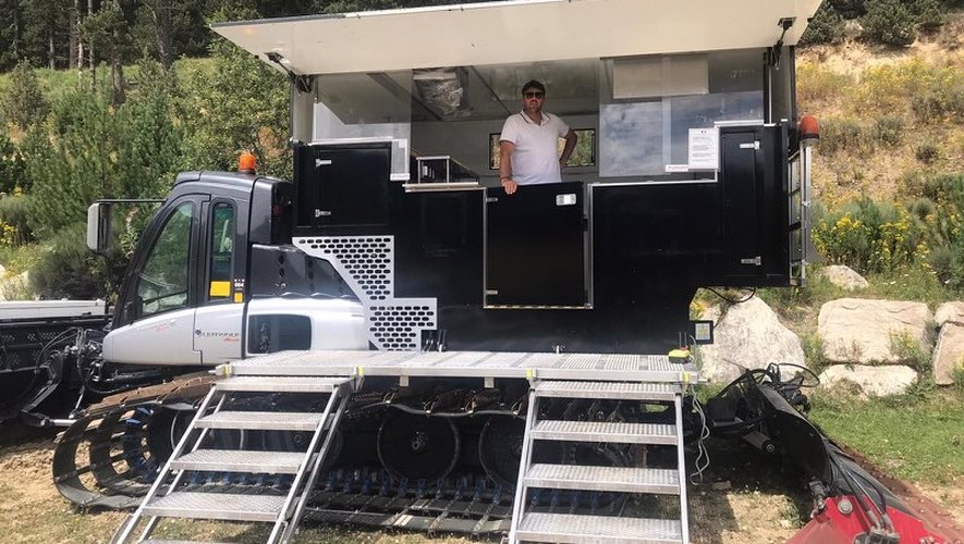 Cédric Lacombe a installé son food-truck à 2 200 mètres d’altitude à Valmeinier et il entrera  en service le 19 décembre.