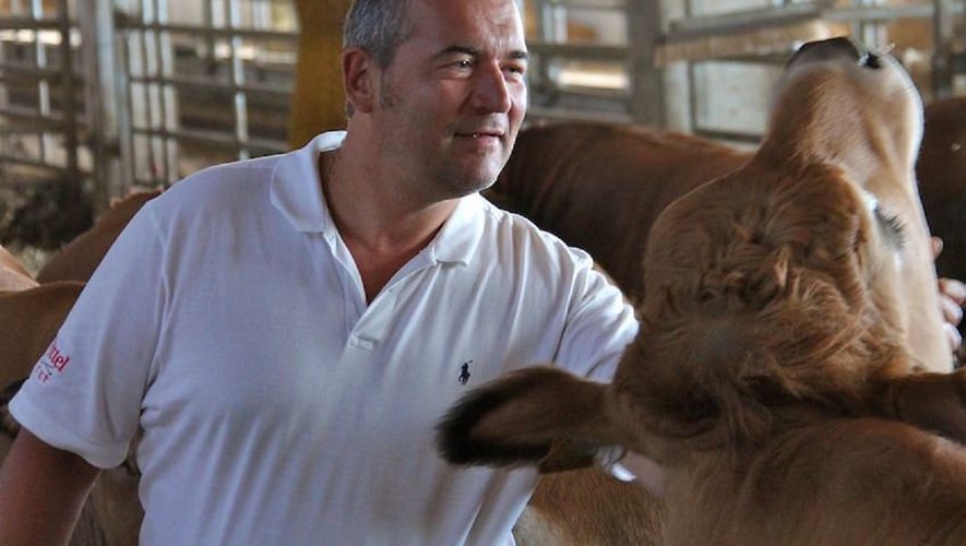 Christian Valette dans la ferme de Linars : "Je travaille surtout sur une viande bonne pour la santé".	DR