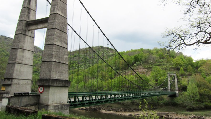 Le pont suspendu de Phalip repeint en vert en 2006