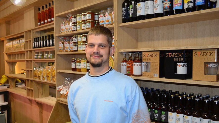 Natif de Millau, Simon Prucel, 29 ans, s’amuse à décrire son épicerie comme "un office de tourisme de l’Aveyron" à Montpellier. 