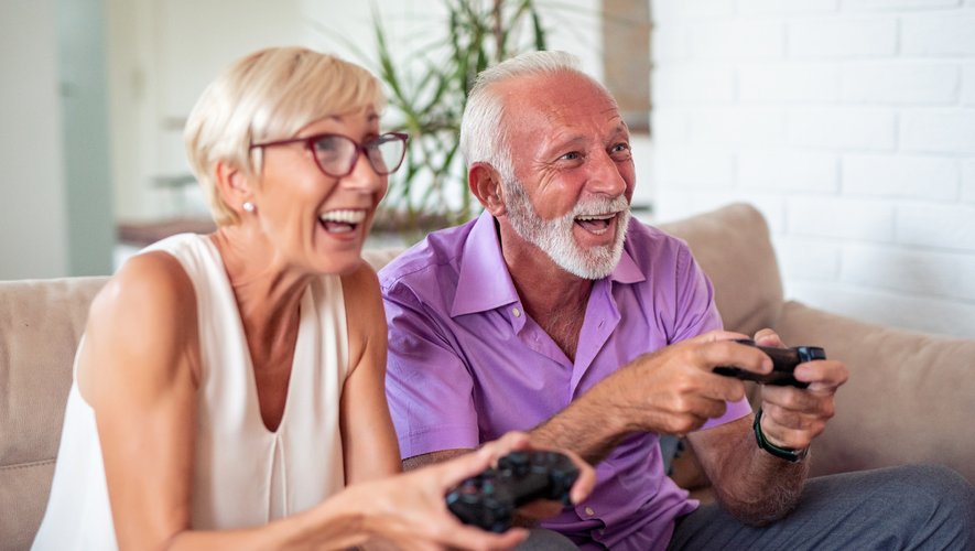 En Angleterre, 20% des grands-parents se sont mis aux jeux vidéo pendant le confinement.