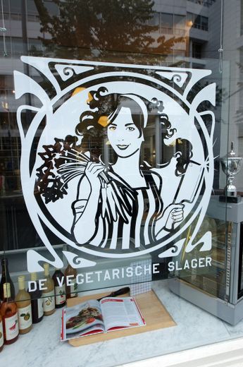 Le fondateur du "Boucher Végétarien" (De Vegetarische Slager en néerlandais) a pourtant vu ses efforts aboutir avec le rachat en 2018 de son entreprise par le géant de l'agroalimentaire Unilever.