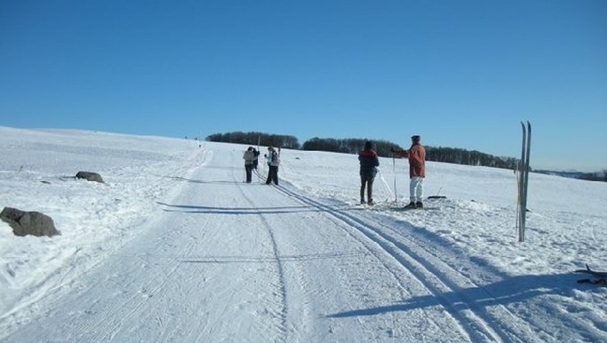 Une piste de fond est en accès libre à Laguiole qui dispose de 50 cm de neige.