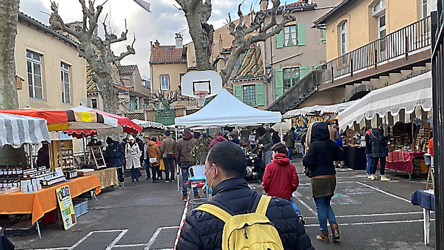 Le marché de la place E.-Calvé a lieu malgré tout depuis samedi.