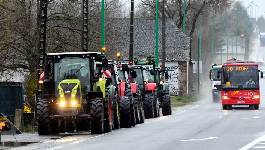 Comme ici à La Primaube, les tracteurs commençaient à se rassembler en début d'après-midi.