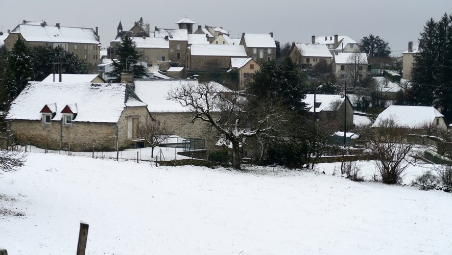 Le village de Saint-Amans-des-Côts sous la neige